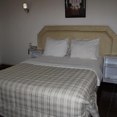 Zambezi Inn Hotel Conakry Esterno foto