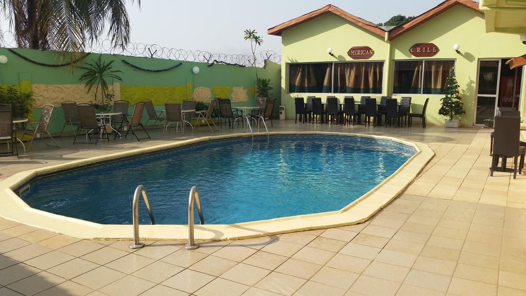 Zambezi Inn Hotel Conakry Esterno foto