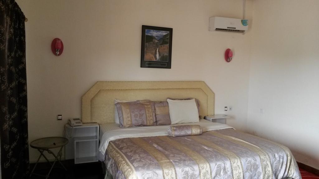 Zambezi Inn Hotel Conakry Esterno foto