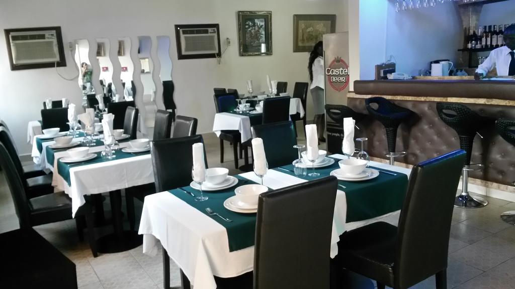 Zambezi Inn Hotel Conakry Esterno foto