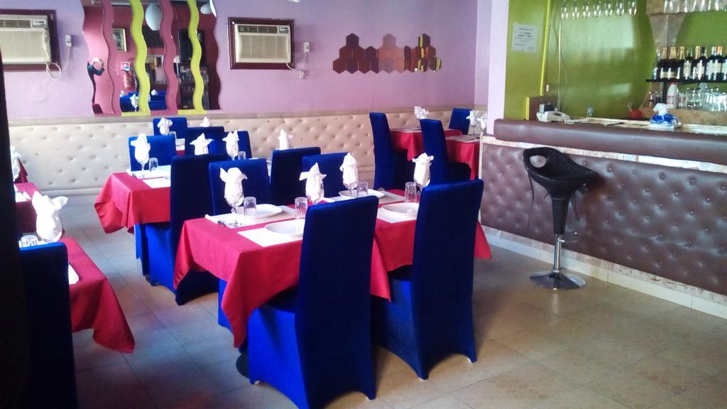 Zambezi Inn Hotel Conakry Esterno foto