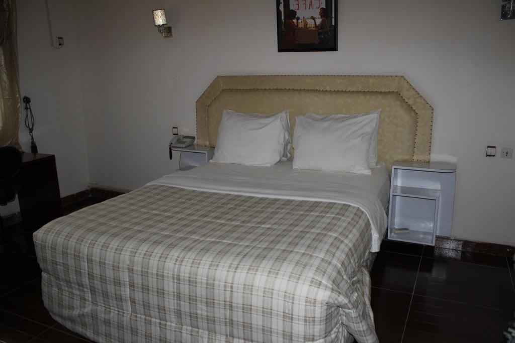 Zambezi Inn Hotel Conakry Esterno foto