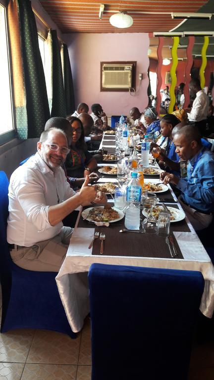 Zambezi Inn Hotel Conakry Esterno foto